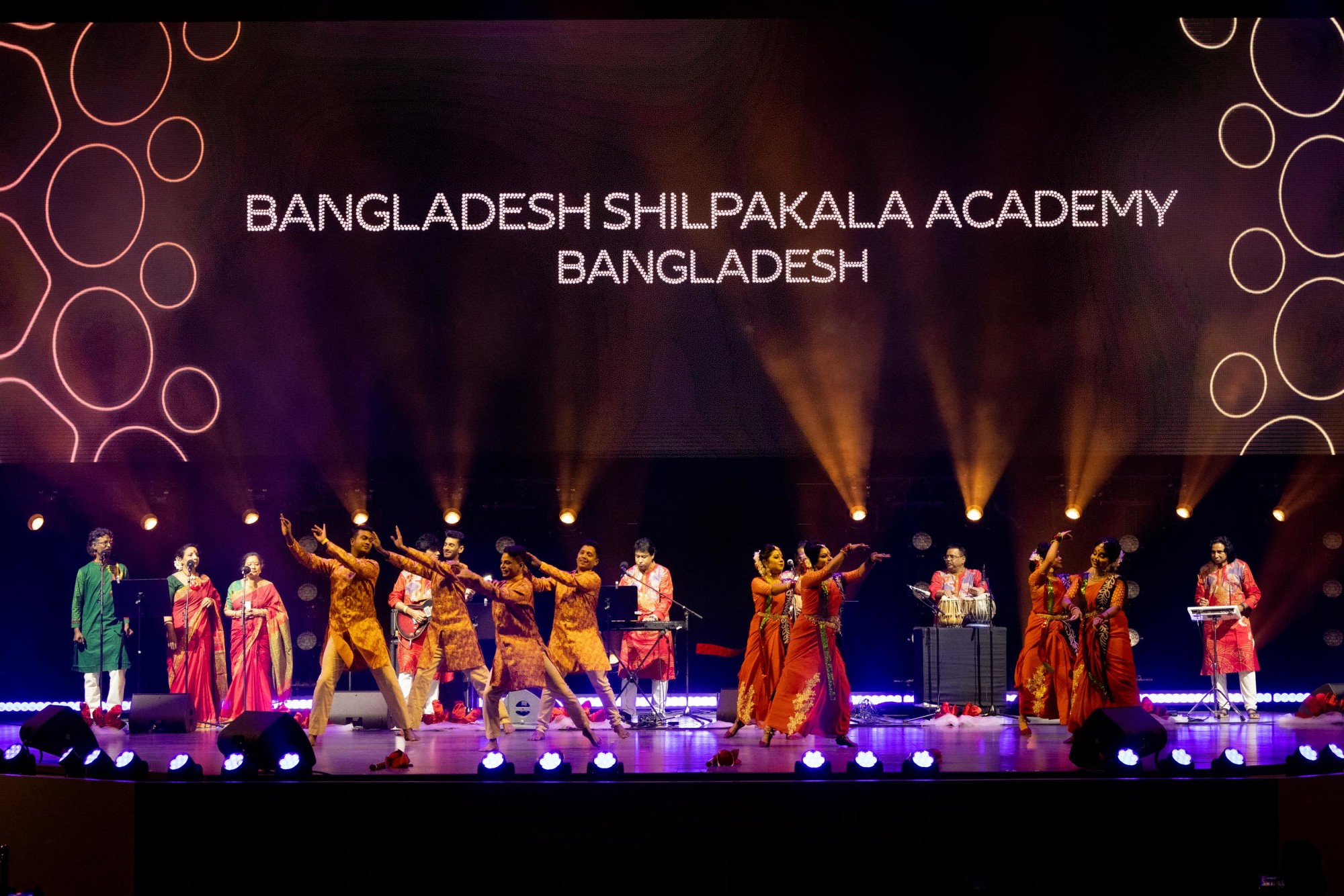 Bangladesh_Shilpakala_Academy_perform_at_Dubai_Millennium_Amphitheatre_m64507 (1)