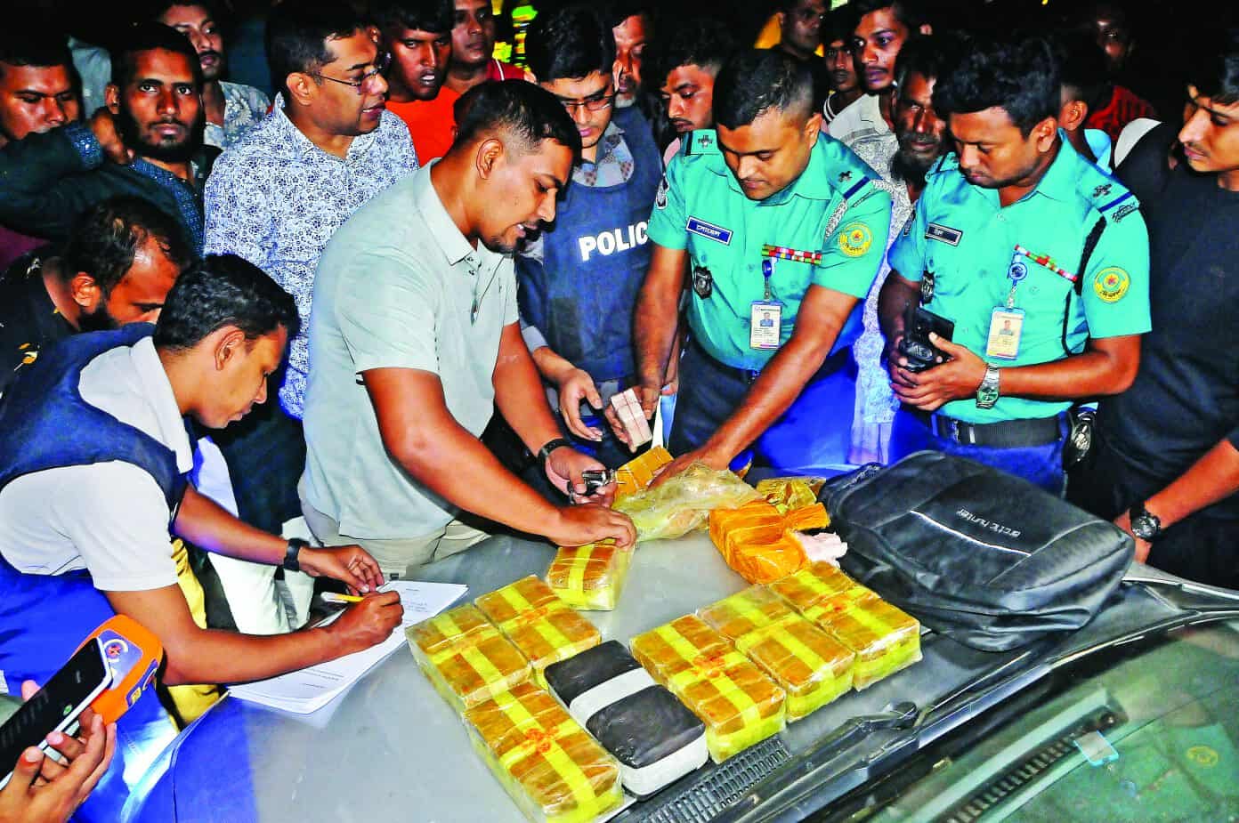 চট্টগ্রামের কোতয়ালীতে ৩ কোটি টাকার ইয়াবা সহ প্রাইভেট কার আটক