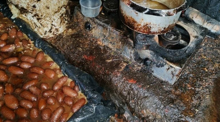 রেয়াজউদ্দিন বাজারের প্যারাডাইস সুইটসকে তিন লাখ টাকা জরিমানা