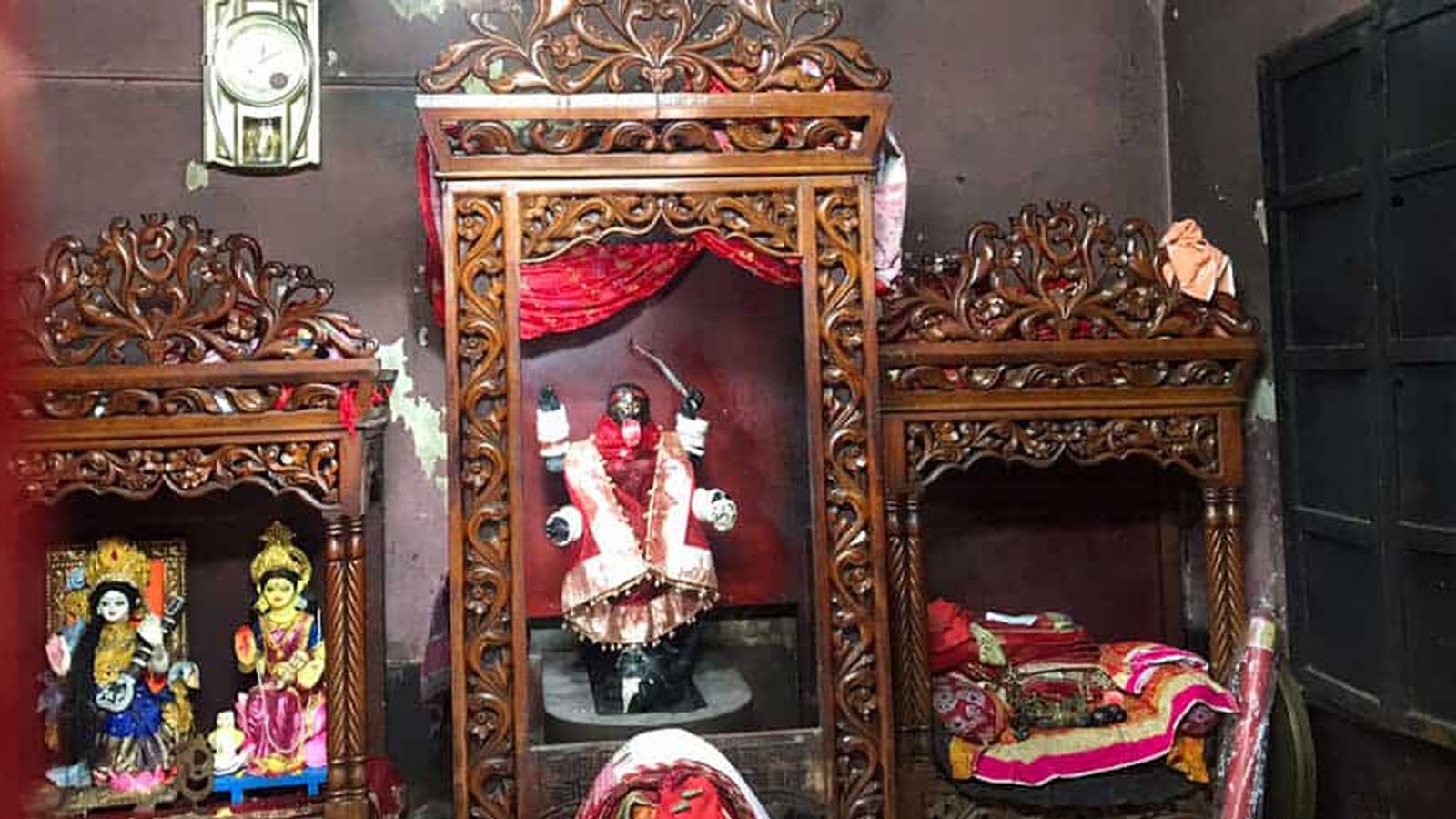 চট্টগ্রাম নগরীর সদরঘাটের শতবর্ষী কালী মন্দিরে গয়না-টাকা চুরি