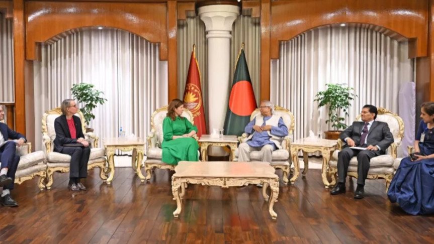 আওয়ামী লীগ নির্বাচনে অংশগ্রহণ করতে পারবে না : প্রধান উপদেষ্টা