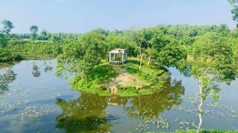 বেকি লেক পর্যটকদের হাতছানি দিয়ে ডাকছে 