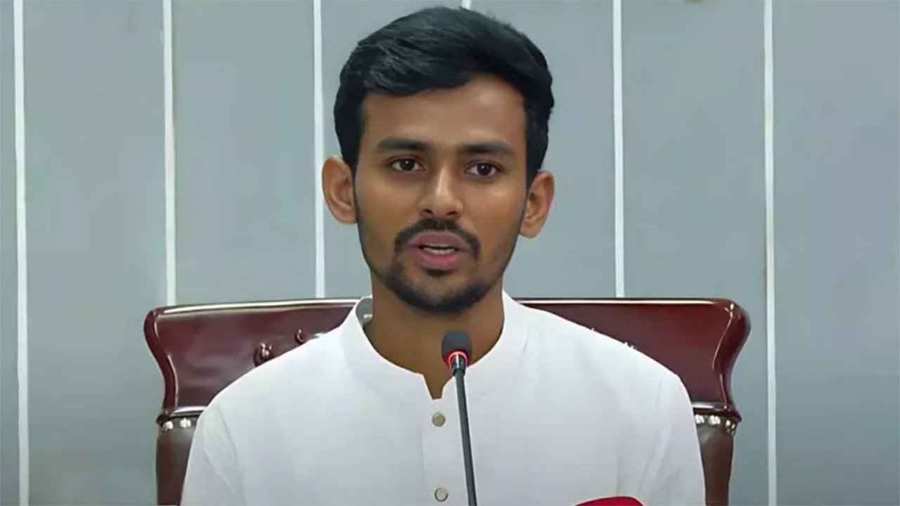 ঢাকা-১০ আসনে স্বতন্ত্র প্রার্থী হবেন আসিফ মাহমুদ