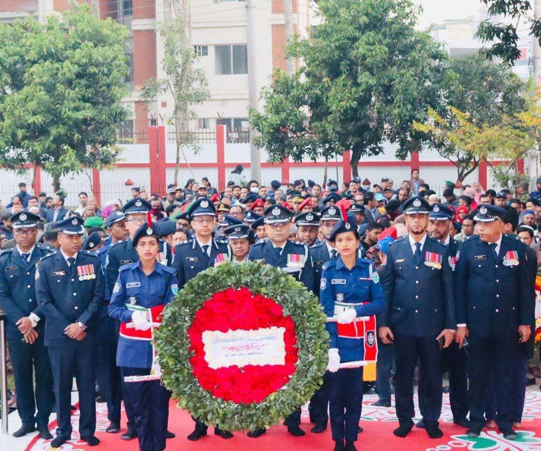 মহান বিজয় দিবসে শহিদদের প্রতি মৌলভীবাজার জেলা পুলিশের শ্রদ্ধা