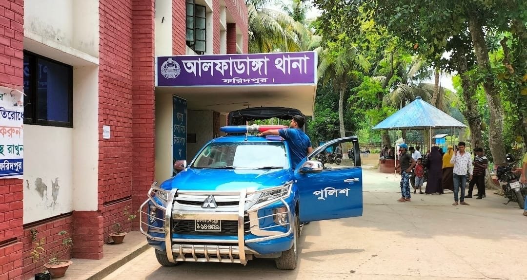 আলফাডাঙ্গায় মাদক সেবনের দায়ে তুহিনের এক বছরের কারাদণ্ড